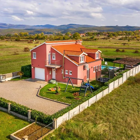 Holiday home In With Outdoor Swimming Pool