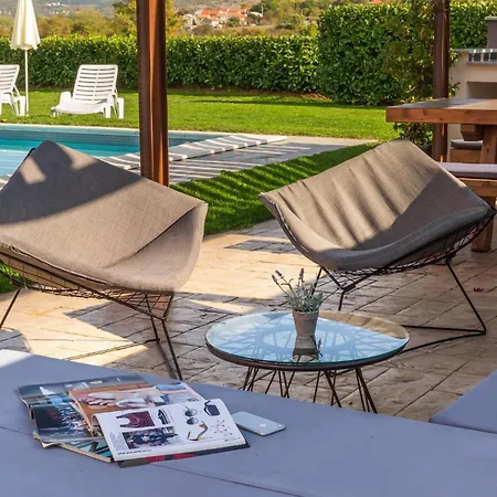 In With Outdoor Swimming Pool Holiday home
