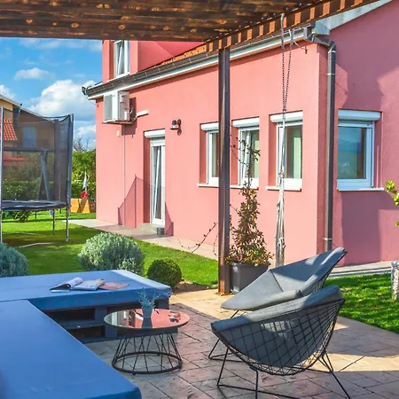 Holiday home In With Outdoor Swimming Pool